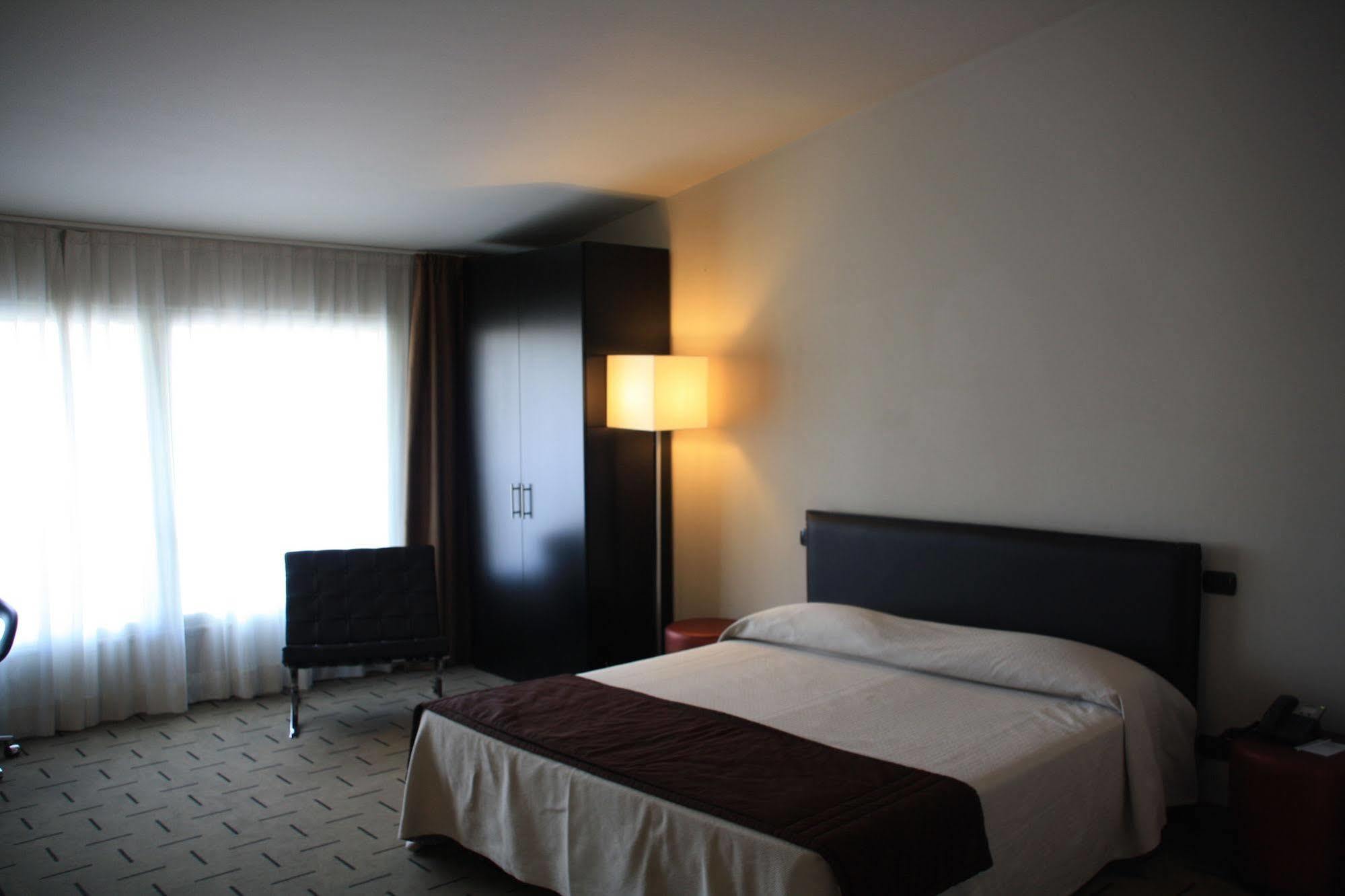 Hotel Continental Кремона Екстер'єр фото