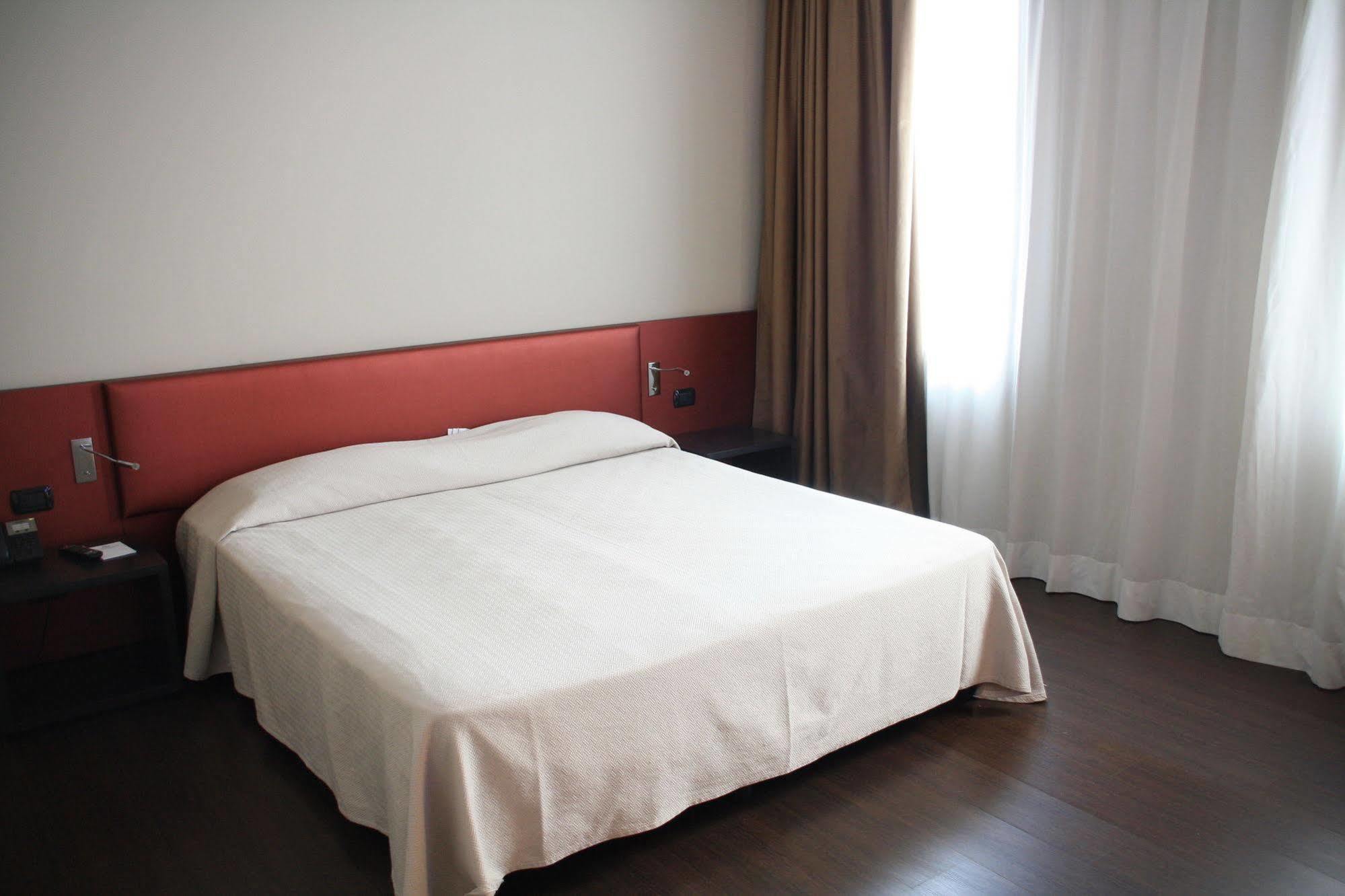 Hotel Continental Кремона Екстер'єр фото
